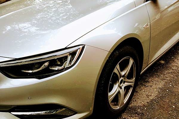Opel Insignia elejének javítása