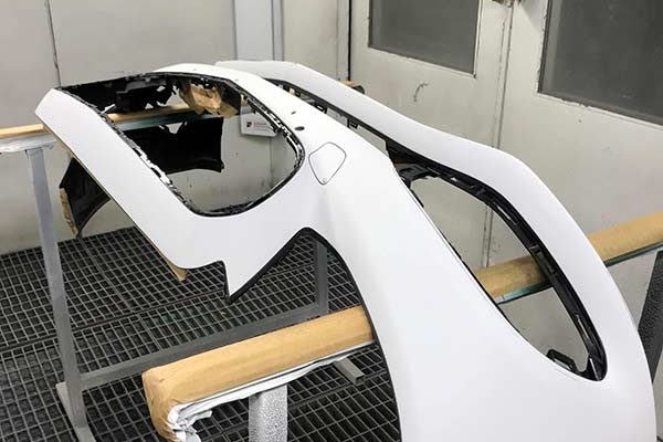Mercedes E350d 4matic első lökhárító és sárvédő javítása