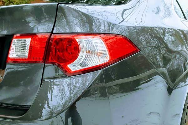 Honda Accord hátsó lökhárítójának javítása, fényezése