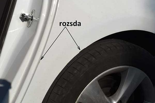 Opel Astra korábbi, szakszerűtlen sárvédő cseréjének javítása