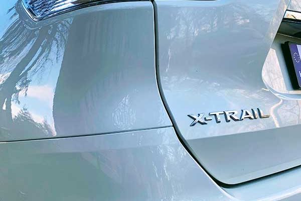 Nissan X-TRAIL balesetes javítása