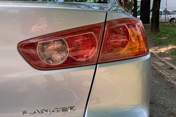 Mitsubishi Lancer hibáinak eltávolítása polírozással