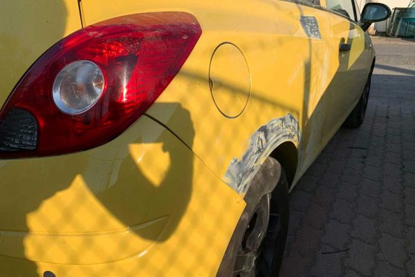 Opel Corsa javítása, fényezése