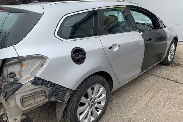 Opel Astra javítása, fényezése