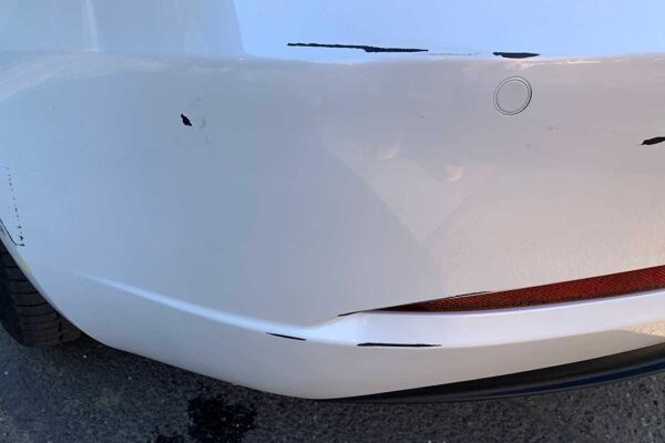 Tesla Model 3 javítása, fényezése