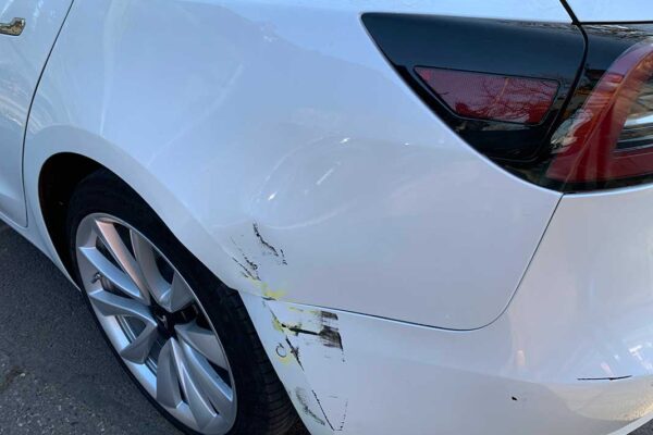 Tesla Model 3 javítása, fényezése