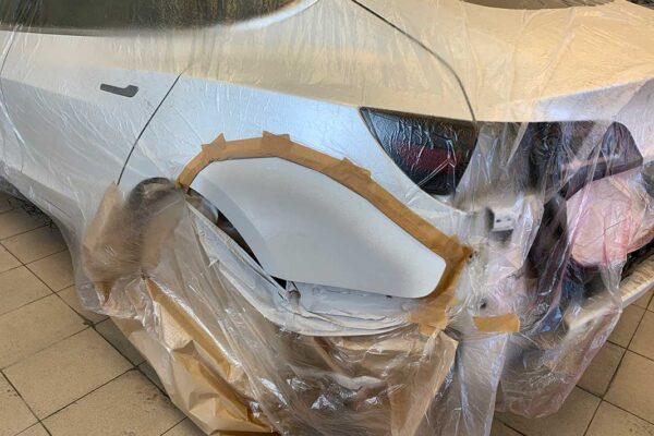 Tesla Model 3 javítása, fényezése