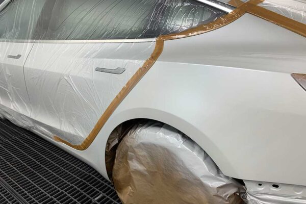 Tesla Model 3 javítása, fényezése