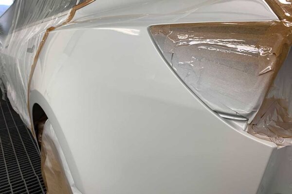 Tesla Model 3 javítása, fényezése