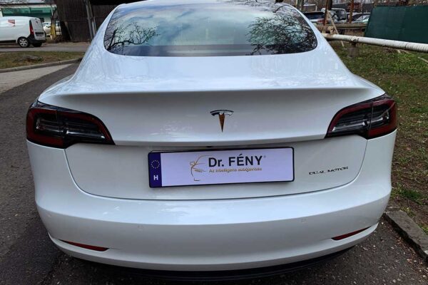 Tesla Model 3 javítása, fényezése