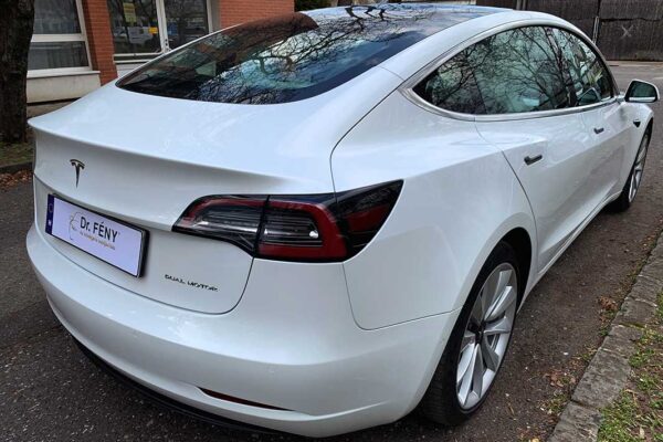Tesla Model 3 javítása, fényezése