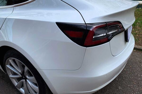 Tesla Model 3 javítása, fényezése