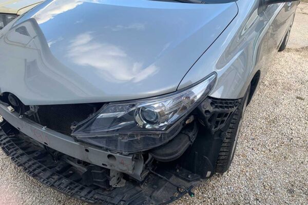 Toyota Auris javítása, fényezése