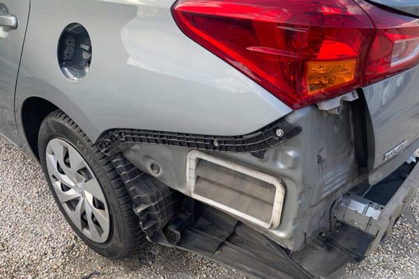 Toyota Auris javítása, fényezése