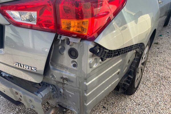 Toyota Auris javítása, fényezése