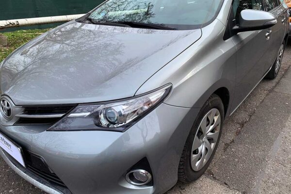 Toyota Auris javítása, fényezése