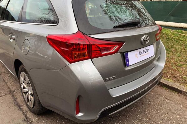 Toyota Auris javítása, fényezése