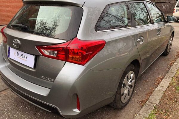 Toyota Auris javítása, fényezése