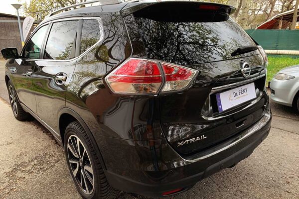 Nissan X-TRAIL javítása, fényezése