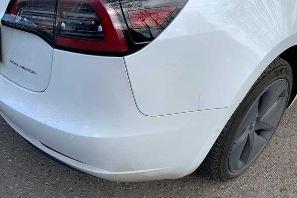 Tesla Model 3 javítása, fényezése