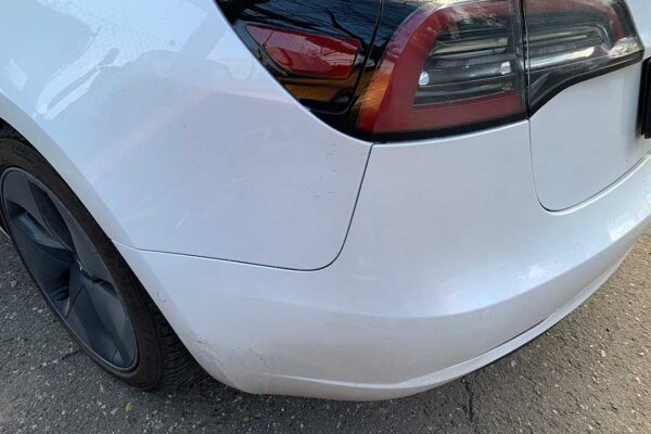 Tesla Model 3 javítása, fényezése