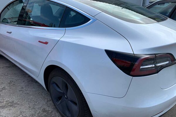 Tesla Model 3 javítása, fényezése