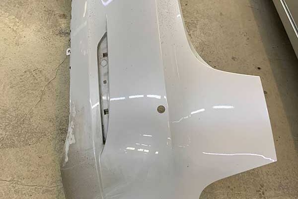 Tesla Model 3 javítása, fényezése