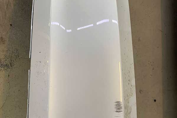 Tesla Model 3 javítása, fényezése