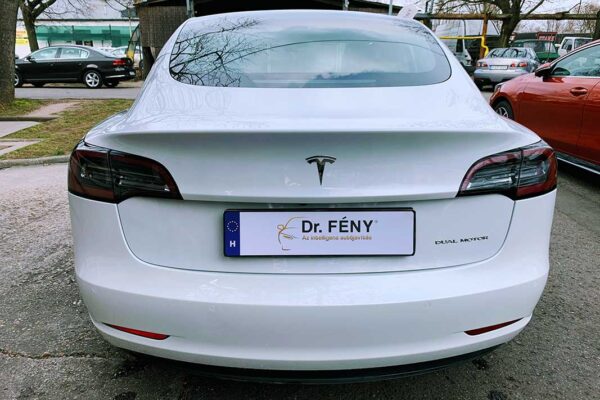 Tesla Model 3 javítása, fényezése