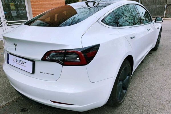 Tesla Model 3 javítása, fényezése