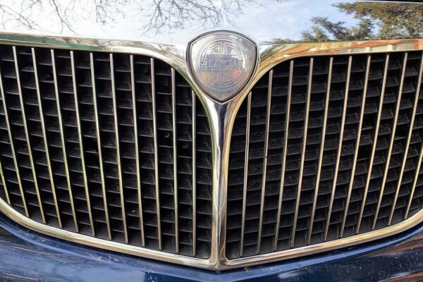 Lancia Phedra javítása, fényezése