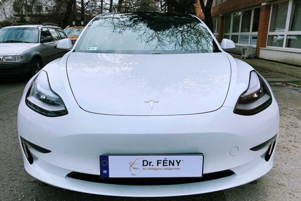 Tesla Model 3 javítása, fényezése